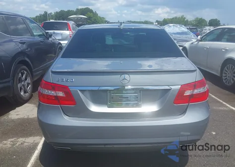 2013 Mercedes-Benz E 350 z USA, uszkodzony, nr VIN WDDHF5KB8DA701517